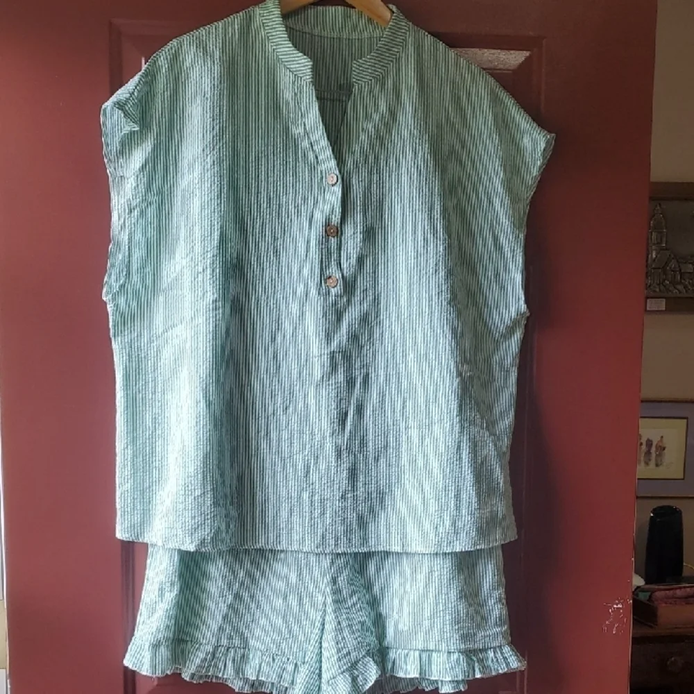 SHEIN Green and White Seersucker Striped Short Set - Picture 1 of 12
